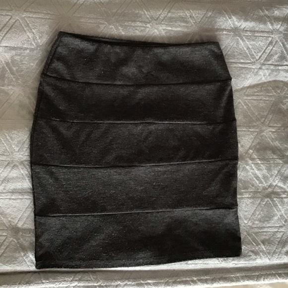 Grey pencil skirt - Picture 3 of 3